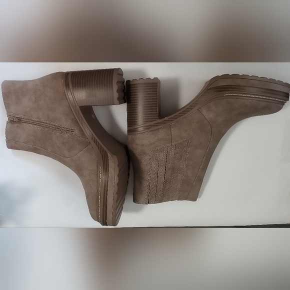 New Steve Madden Heel Boots / Size 10 - Picture 4 of 6